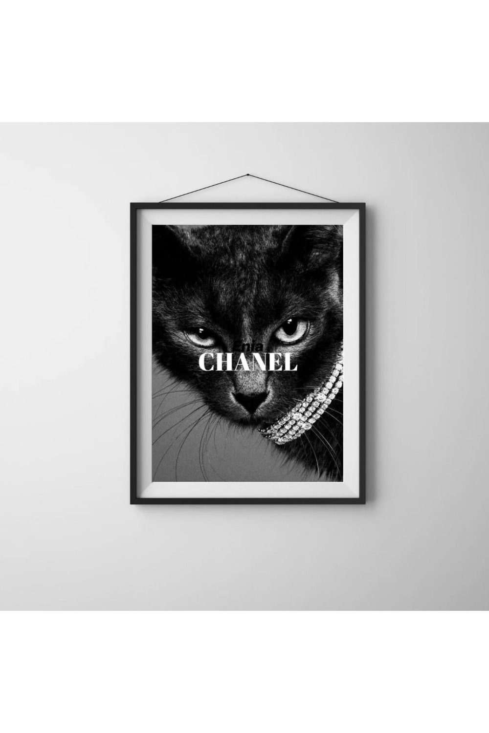 Chanel Kedisi Kanvas Tablo – Siyah Beyaz Lüks Moda Temalı Duvar Sanatı (Kanvas Tablo Koleksiyonu)