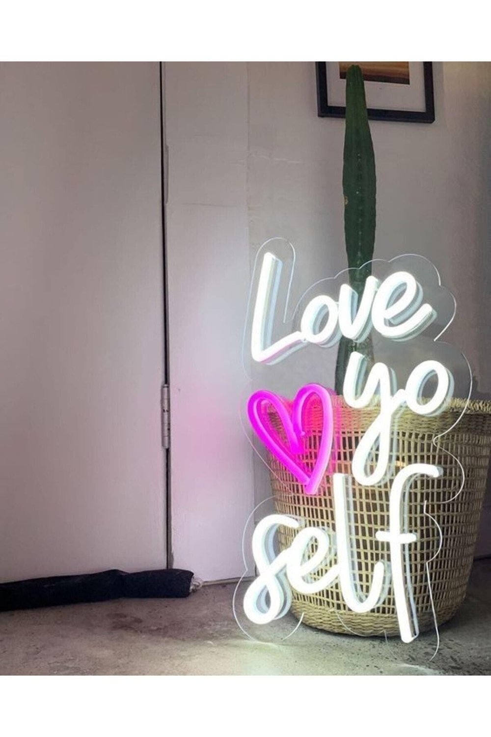 LED Neon “Love Yourself” Yazılı Dekoratif Tabela – Kalp Figürlü Pembe Beyaz