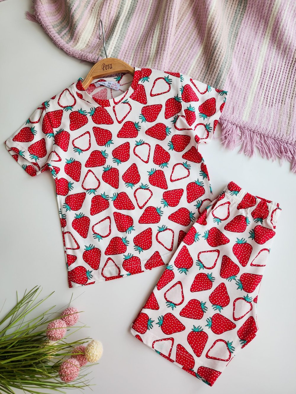 Çilek Desenli Şortlu Pijama Takımı