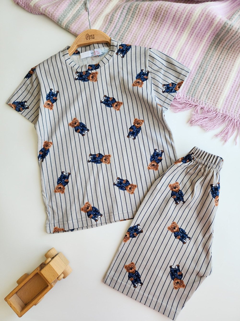 Çizgili Ayı Desenli Şortlu Pijama Takımı