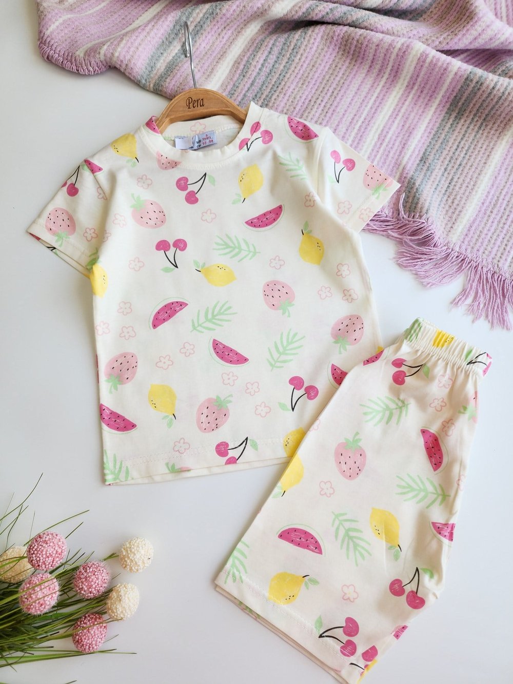 Meyve Desenli Şortlu Pijama Takımı