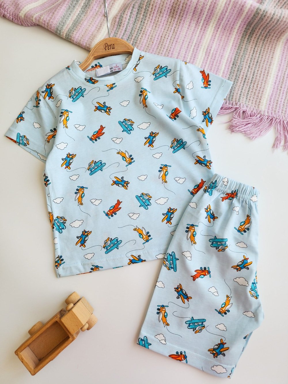 Uçak Desenli Şortlu Pijama Takımı