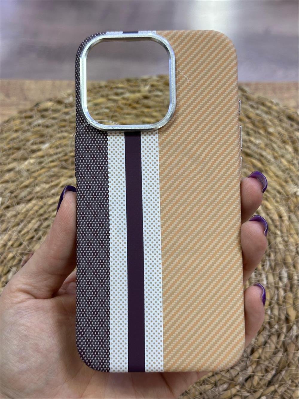 iPhone 16 Pro Kılıf - Karbon, Mika