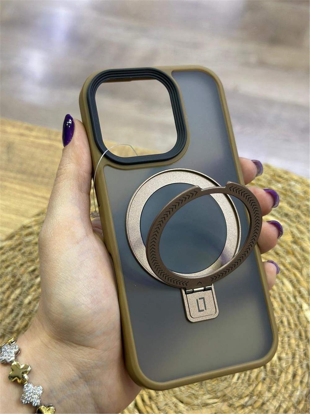 iPhone 16 Pro Kılıf - Standlı