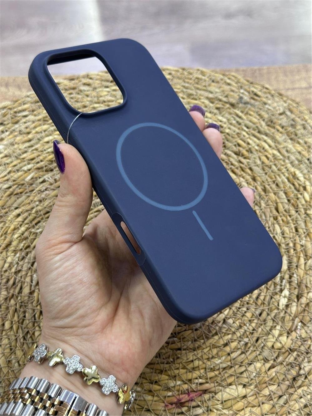 iPhone 16 Pro Max Kılıf - MagSafe Lansman, İçi Kadife