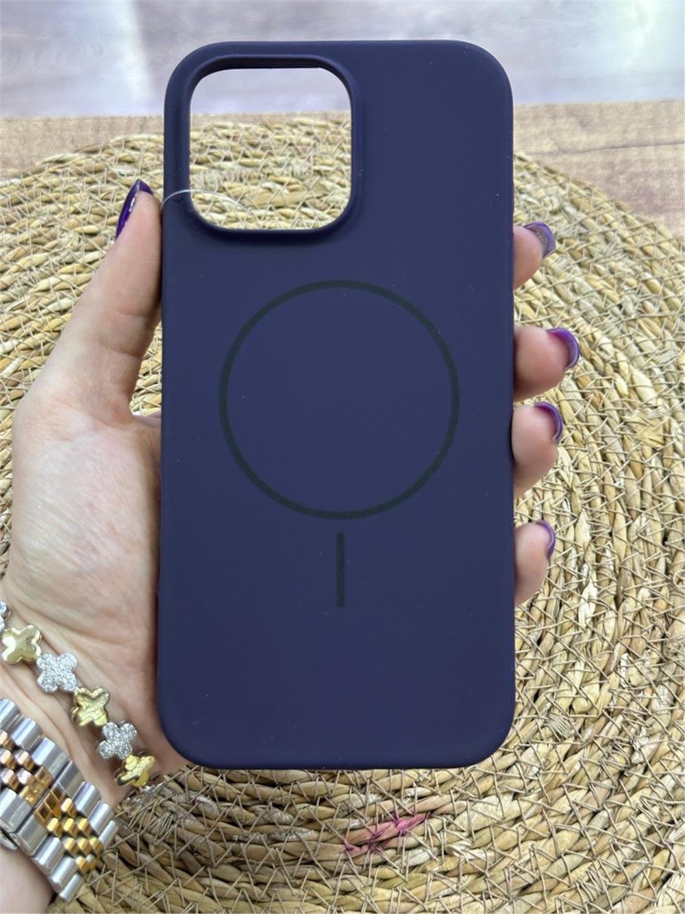 iPhone 16 Pro Max Kılıf - MagSafe Silikon, İçi Kadife