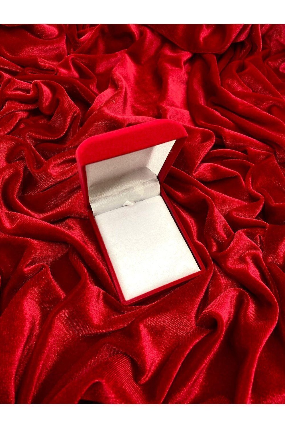 Kolye Kutusu Kırmızı Kadife Mini Hediye Kutusu 6x8 cm