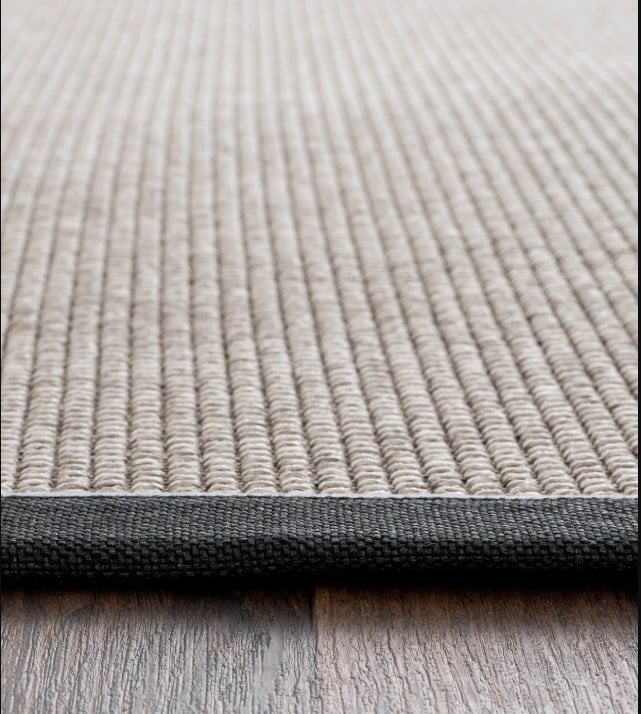 Bej Jüt Siyah ve Mavi Bördürlü Dokuma Tabanlı Sisal Halı | Modern Dekoratif Halı