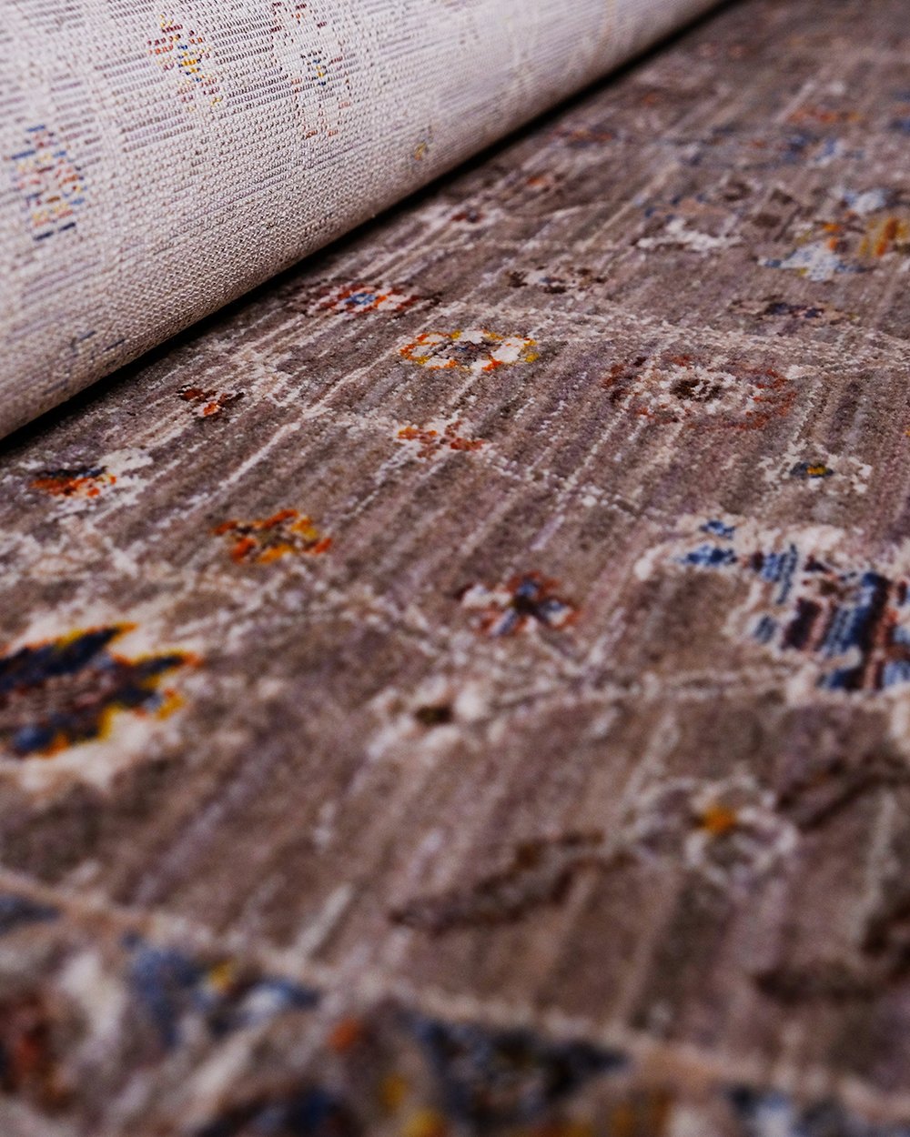 7-24 Krem Vintage Halı Zamansız Çiçek Desenli Modern ve Antibakteriyel