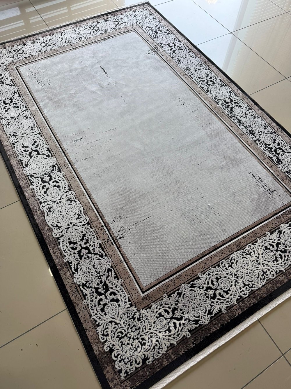 İpek Halı Rivenna 18208 Modern Çerçeveli Gri Halı 160x230