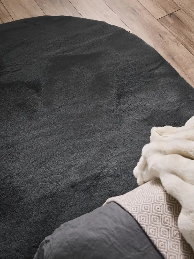 Velora Serisi Antrasit Oval Tavşan Peluş Halı – Ultra Yumuşak Kaymaz Taban Modern Peluş Halı