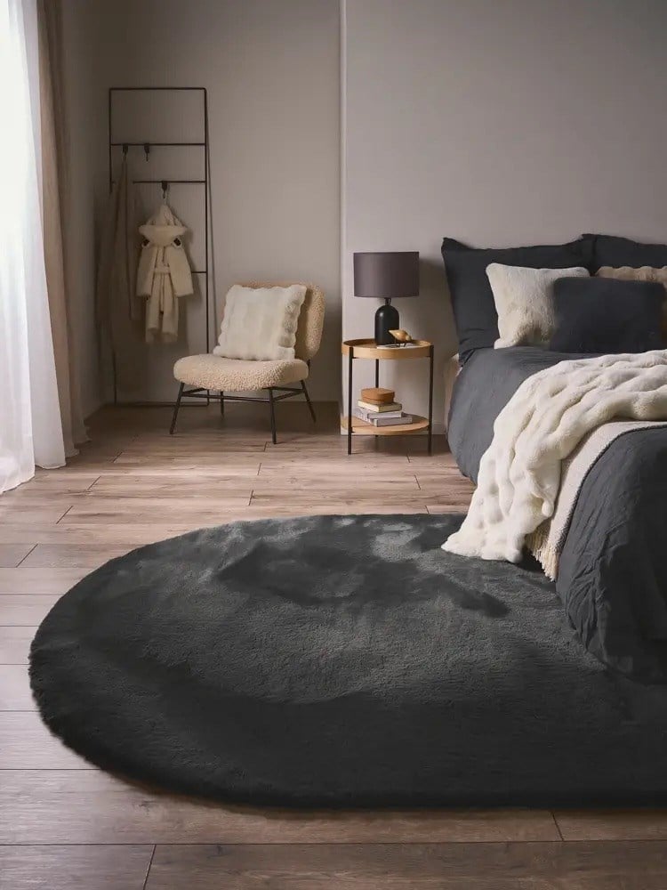 Velora Serisi Antrasit Oval Tavşan Peluş Halı – Ultra Yumuşak Kaymaz Taban Modern Peluş Halı