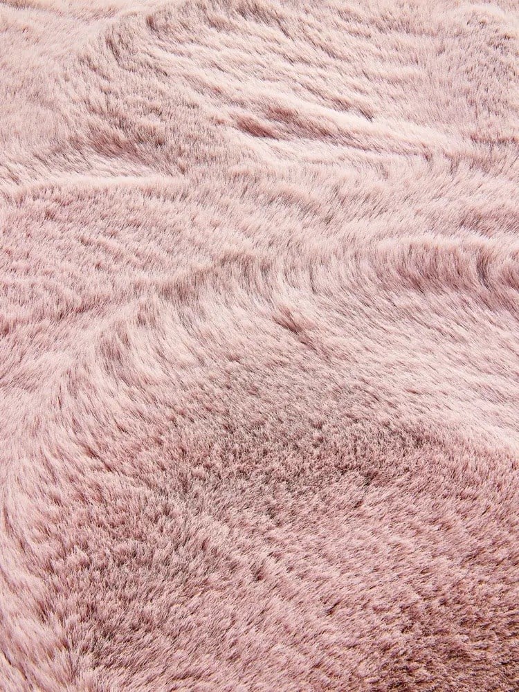 Velora Serisi Pembe Oval Tavşan Peluş Halı – Ultra Yumuşak Kaymaz Taban Modern Peluş Halı