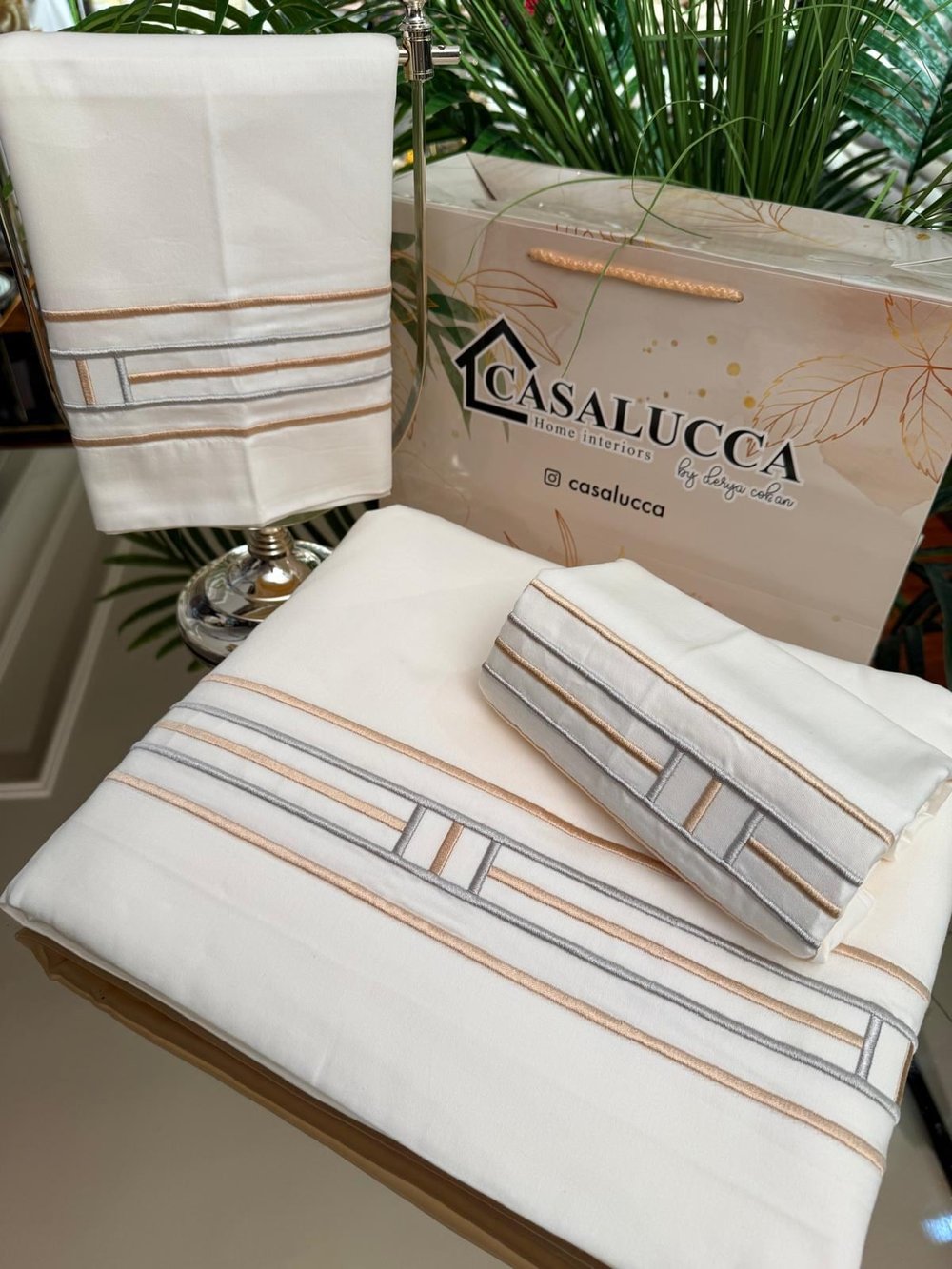 Nevresim Takımı Eliza Model Gold-Gri Nakış (King Size)