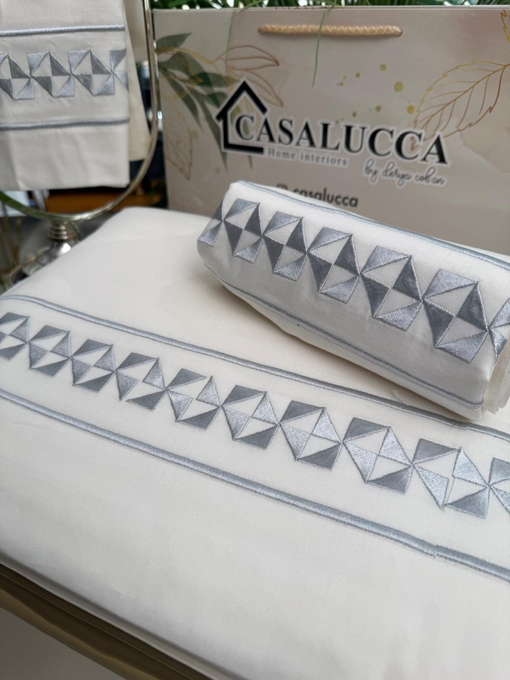 Nevresim Takımı Laura Model Gri Nakış (King Size)