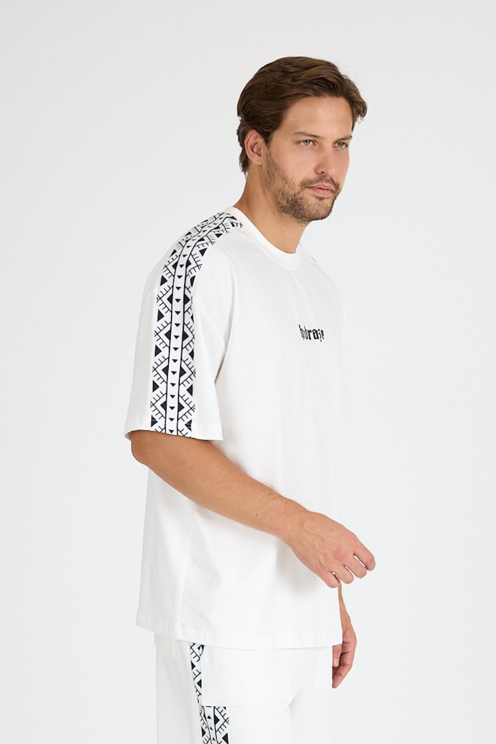 Erkek Beyaz Omuz Garnili T-shirt