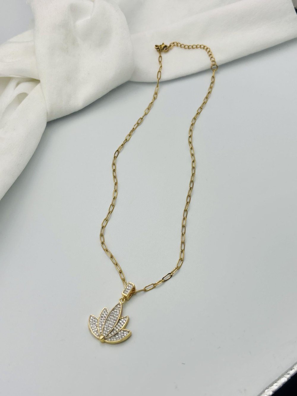 Lotus Gold Taşlı Kolye