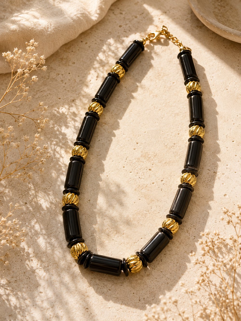 Siyah Gold Detaylı Kemik Kolye