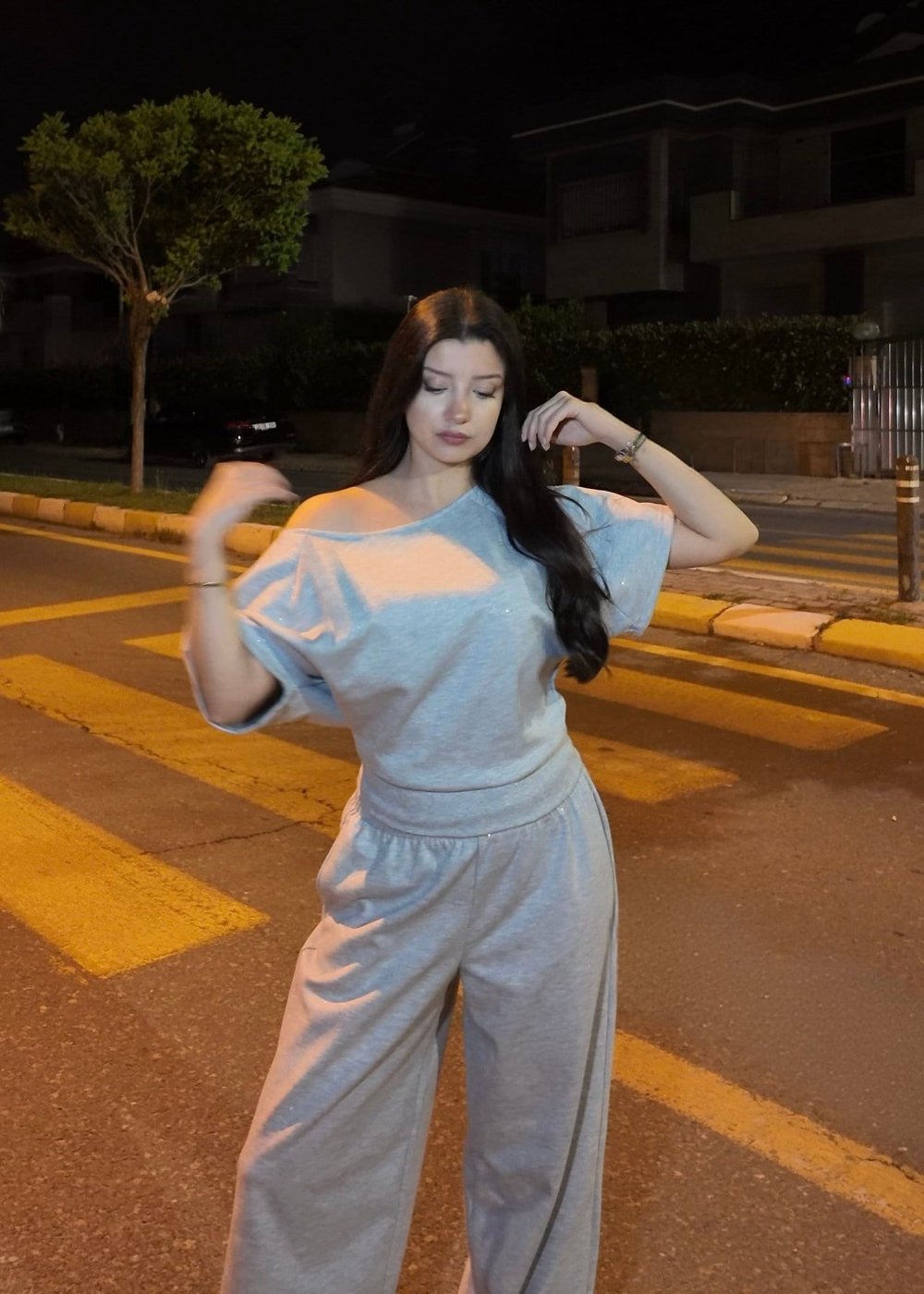 Simli Kayık Yaka Gri T-shirt 
