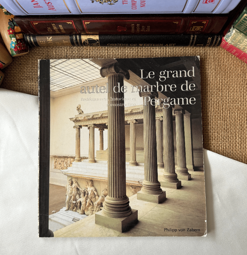 Le Grand Autel De Marbre De Pergame