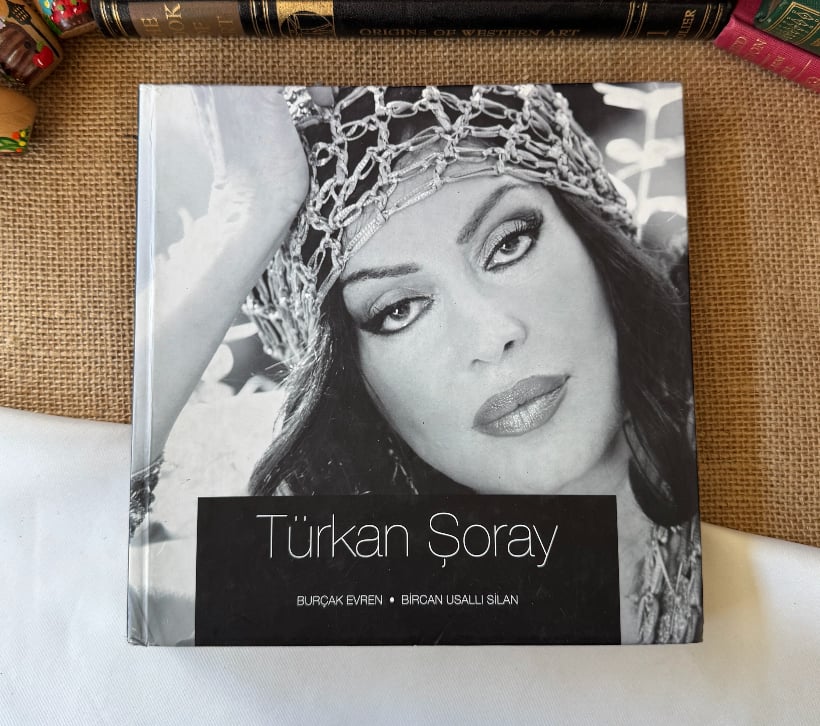 Türkan Şoray'dan İmzalı Türkan Şoray - Burçak Evren , Bircan Usallı Silan