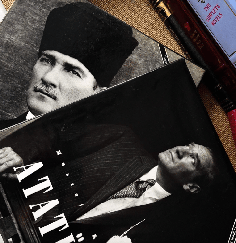 Yazarından İmzalı Mustafa Kemal Atatürk - İlhan Akşit