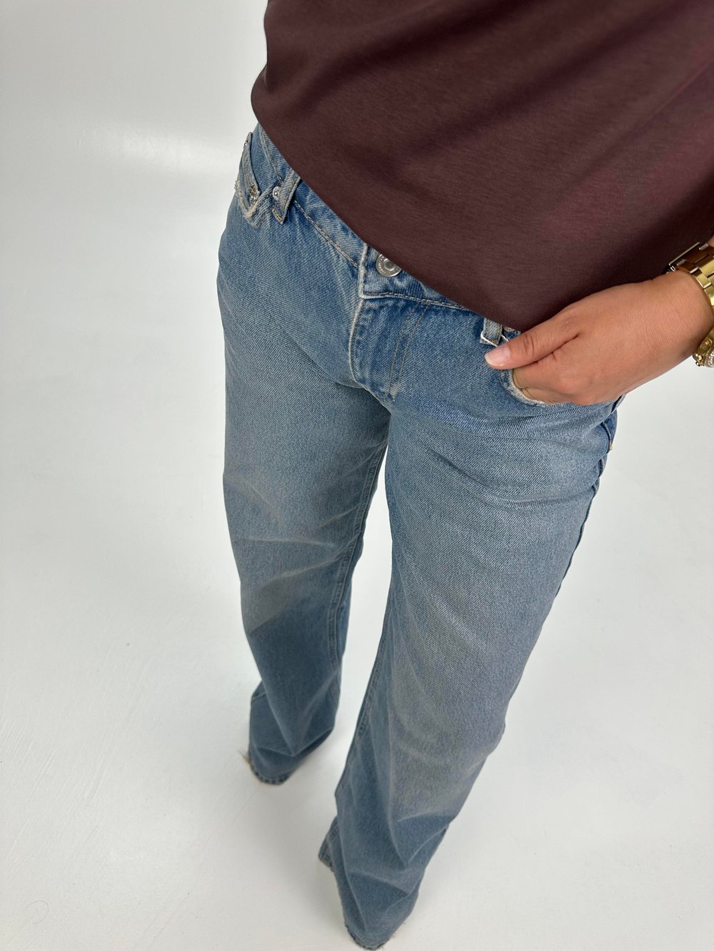 DÜŞÜK BEL MAVİ YIKAMALI JEAN