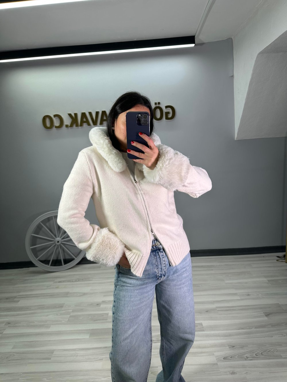 PELUŞ DETAYLI TRİKO HIRKA
