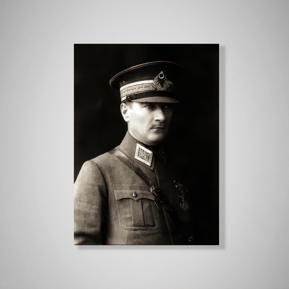 Mustafa Kemal Atatürk Askeri Üniformalı Portre Kanvas Tablo – Premium HD Baskı