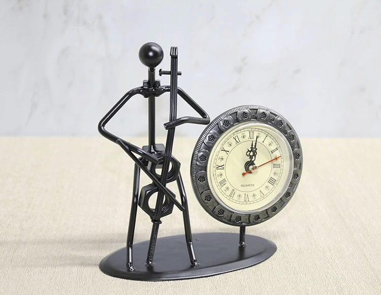 Metal Saatli Keman Çalan Müzisyen Alk4333