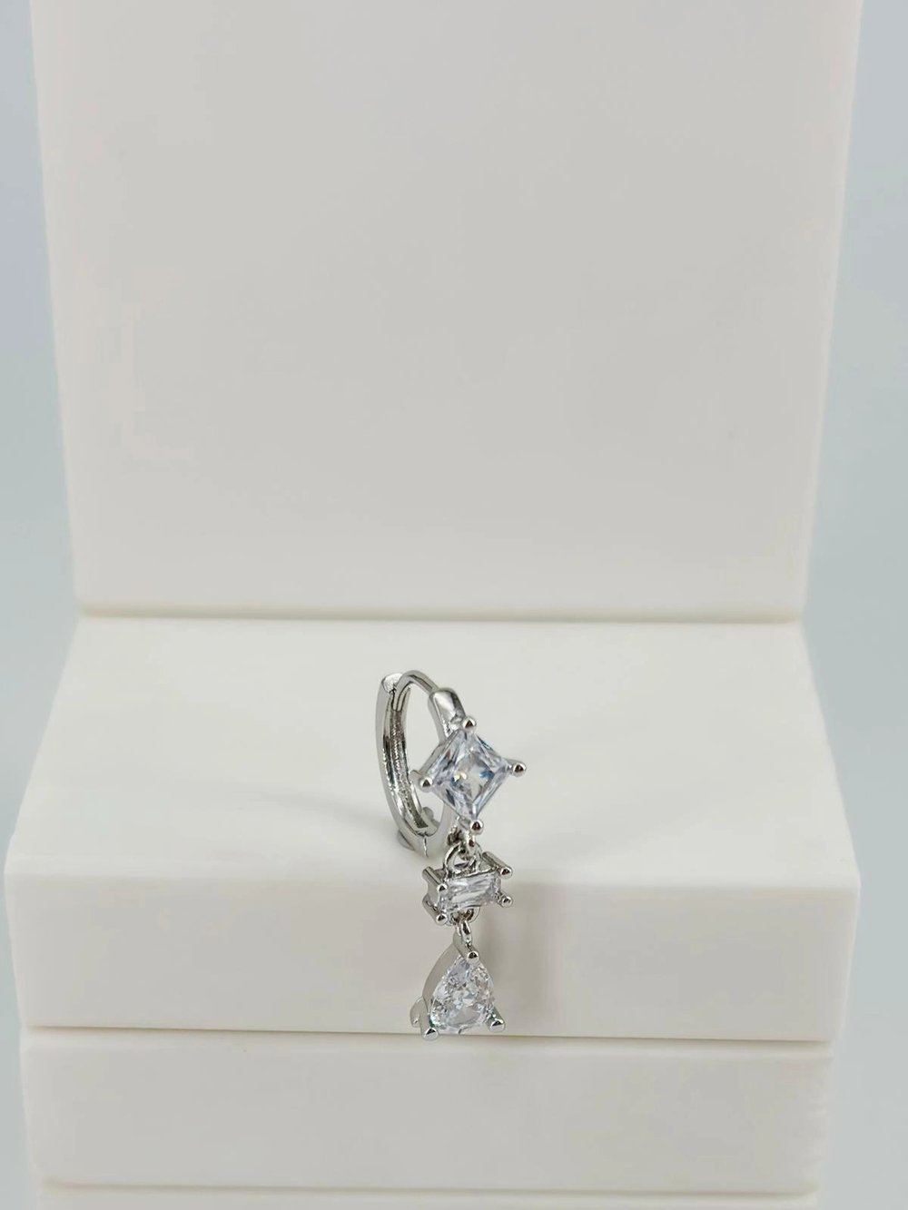 Tragus Kıkırdak Küpesi