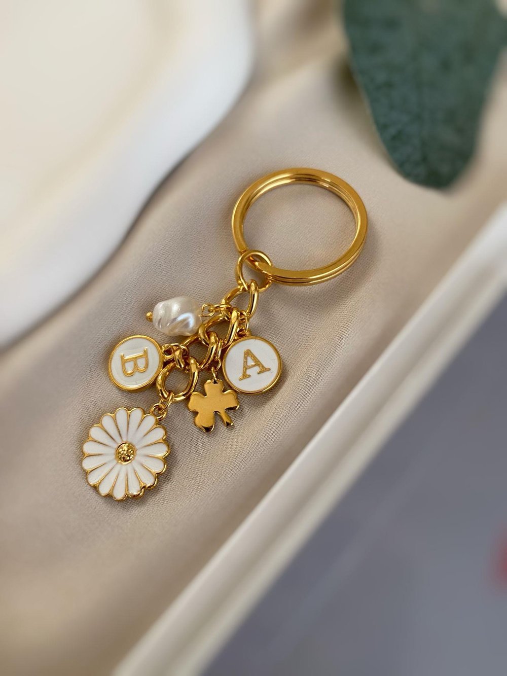 Harf Charm Daisy Anahtarlık