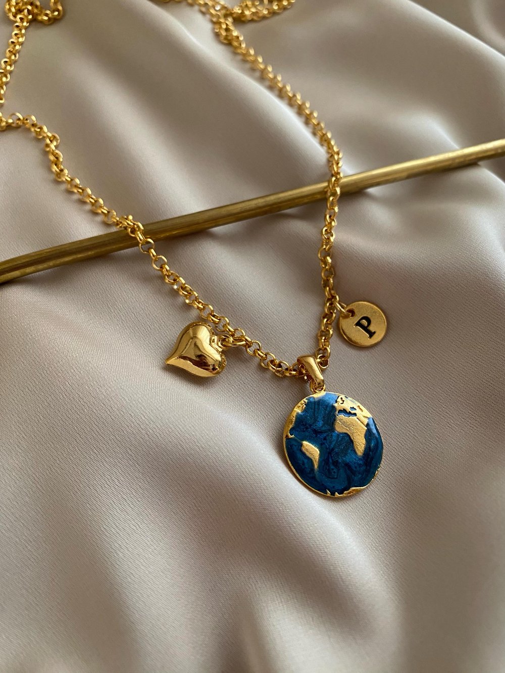 Harf Charm Dünya Kolye