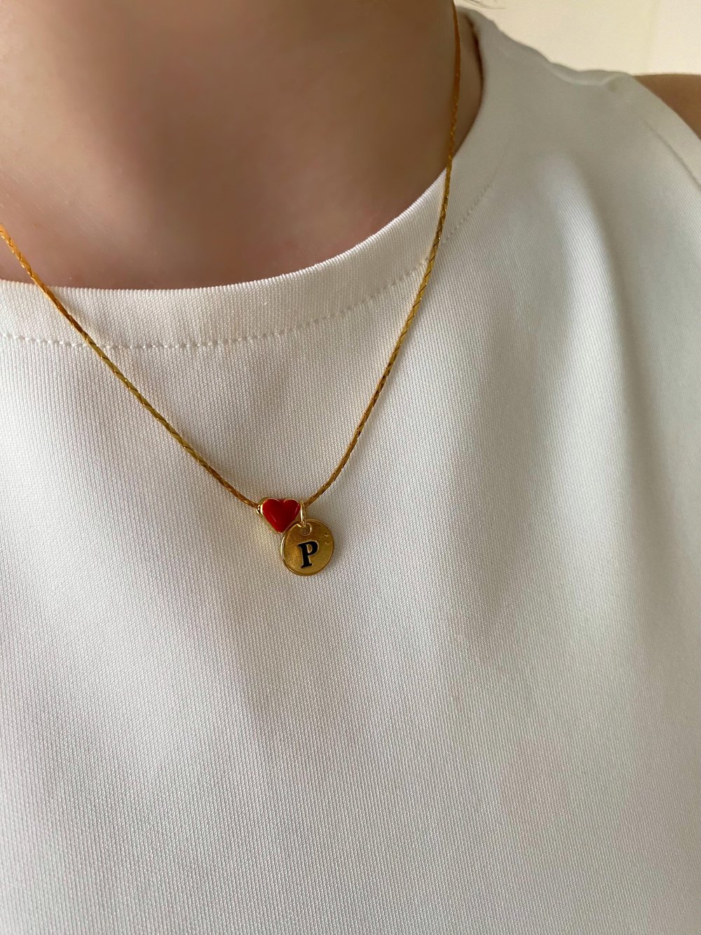 Kalp Detay Harf Charm Kolye