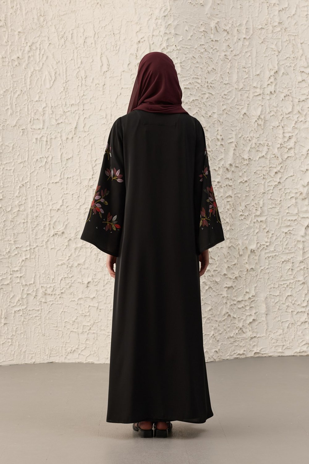 Mevsim El Boyaması Siyah Ferace