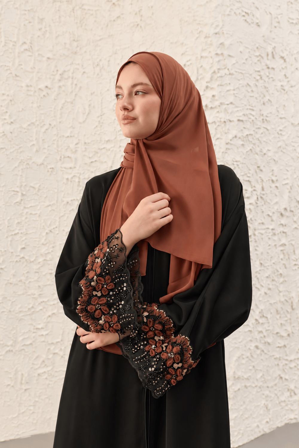 Taba Tül İşlemeli Siyah Abaya