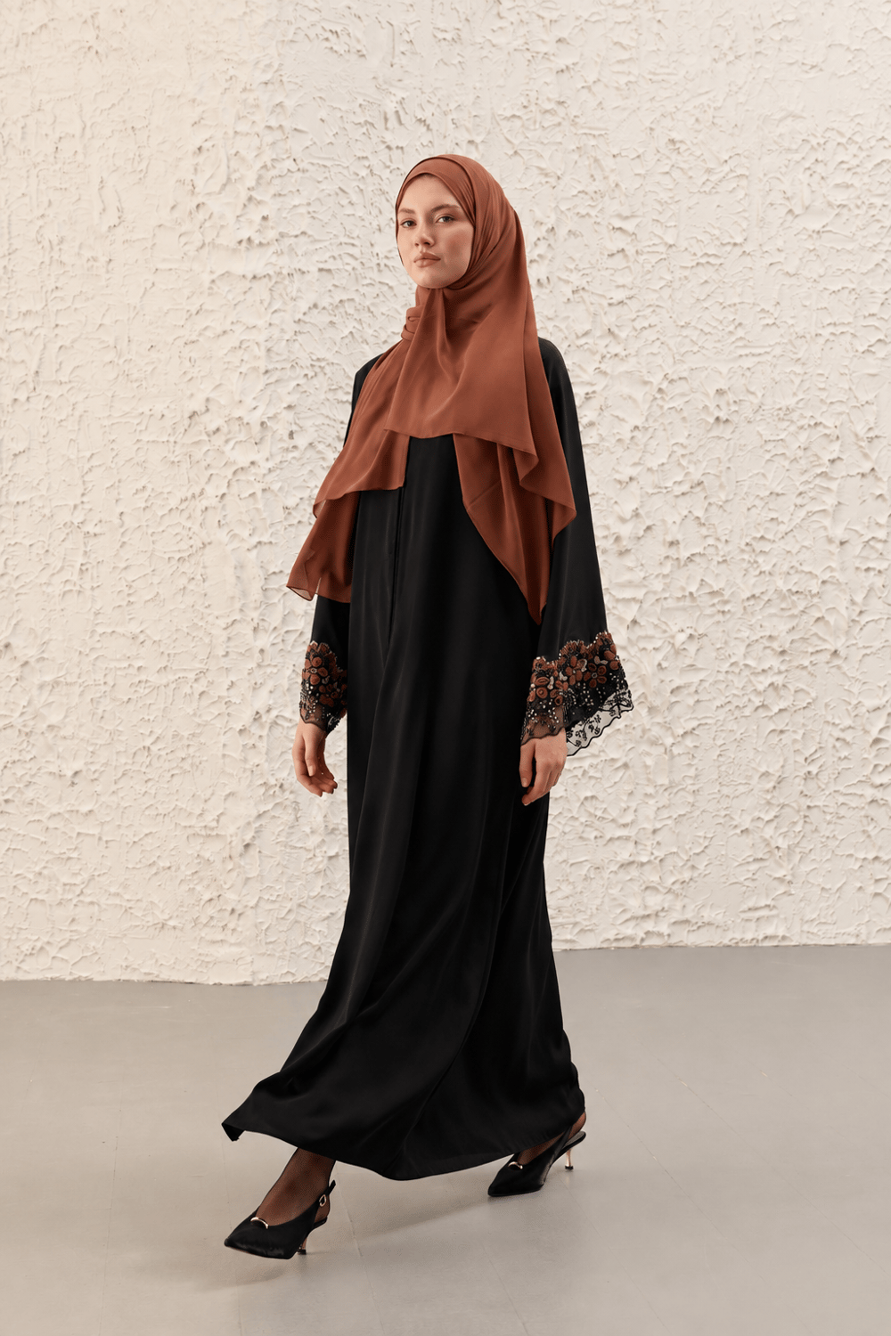 Taba Tül İşlemeli Siyah Abaya