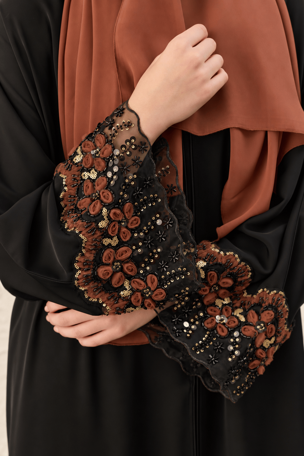 Taba Tül İşlemeli Siyah Abaya
