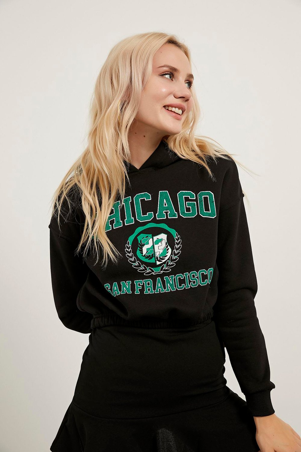 Chıcago Baskılı Şardonlu Crop Bayan Sweat Siyah