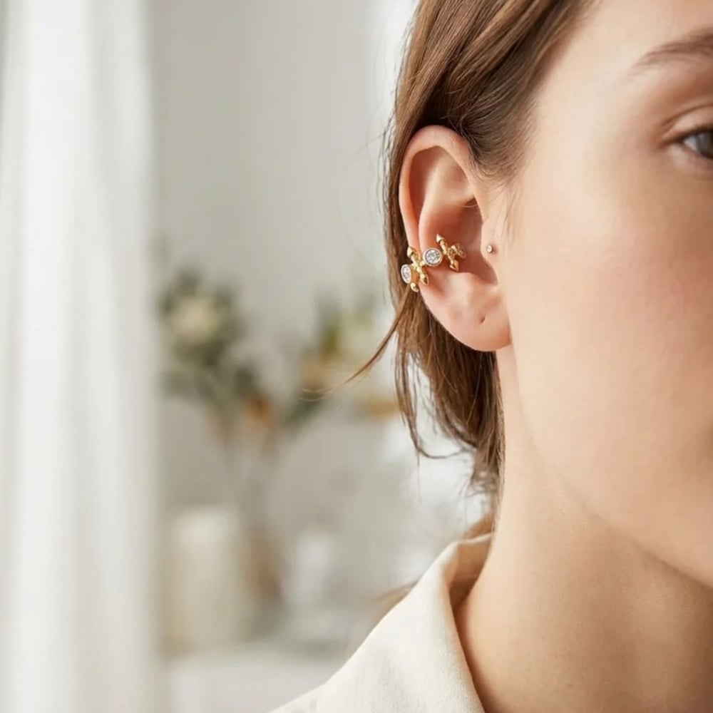 Earcuff Sıkıştırmalı Çelik Kıkırdak Küpe 3 Tek Taşlı Ok Figürlü Altın Renk         