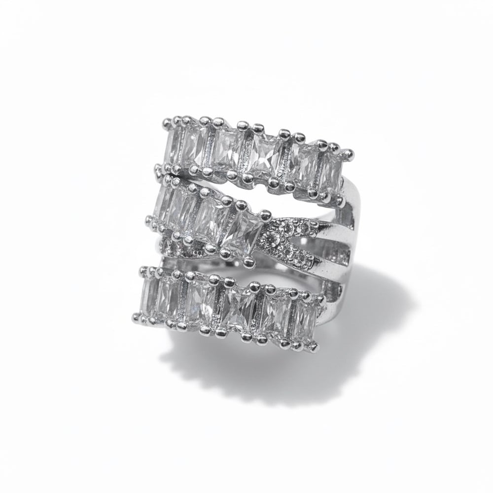 Earcuff Sıkıştırmalı Pirinç Kıkırdak Küpe Baget Taşlı Üç Sıralı Gümüş Renk         