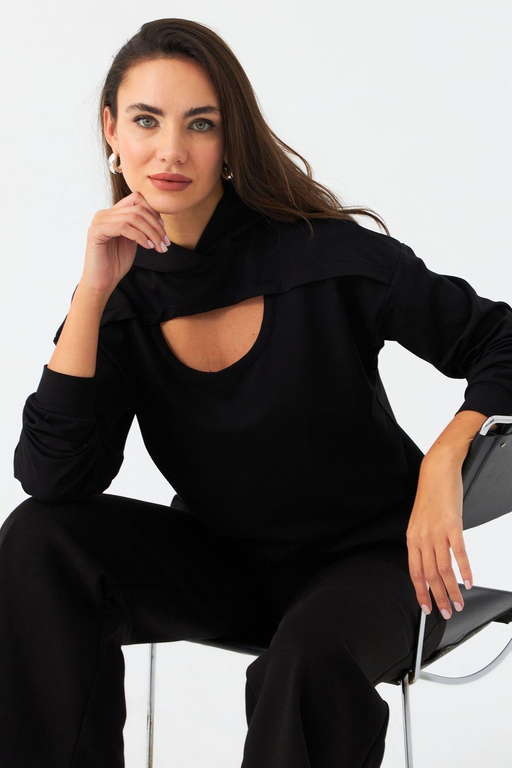 Kadın Siyah Önü Pencereli Kapüşonlu Sweatshirt TF38