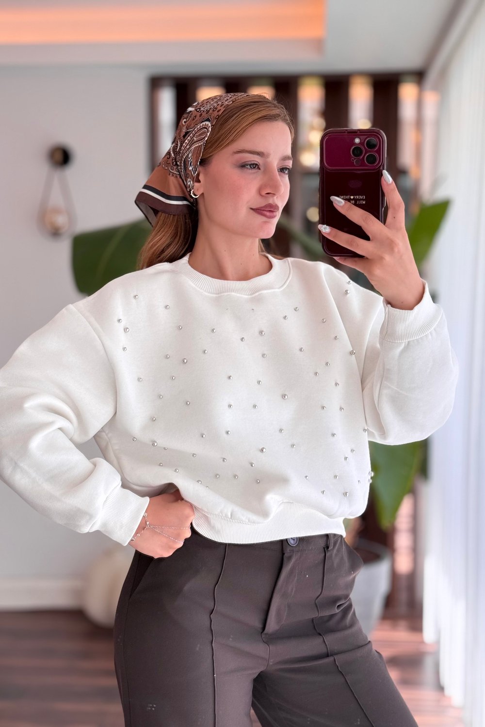 Beyaz Taş Detaylı Sweatshirt
