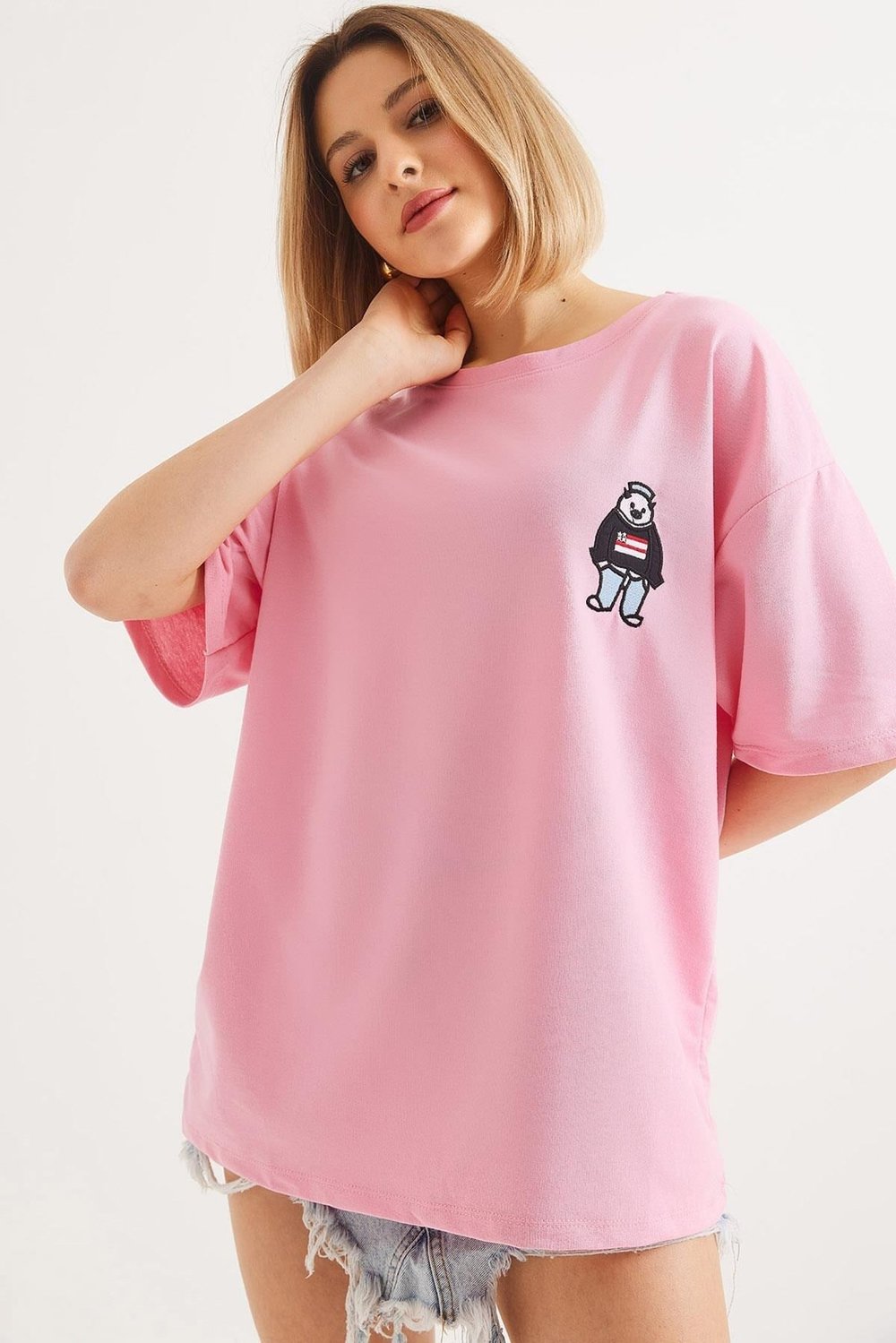 Pembe Nakışlı Bisiklet Yaka Tişört