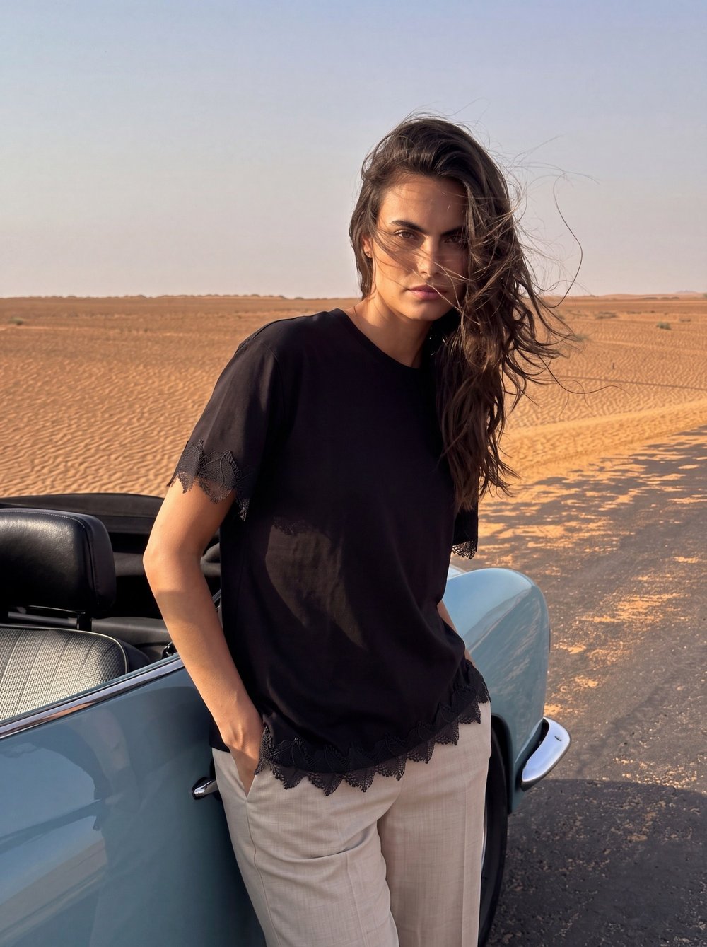 Siyah Dantelli Asimetrik Oversize Tişört