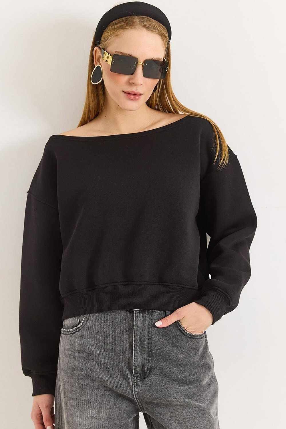 Siyah Kayık Yaka Şardonlu Sweatshirt