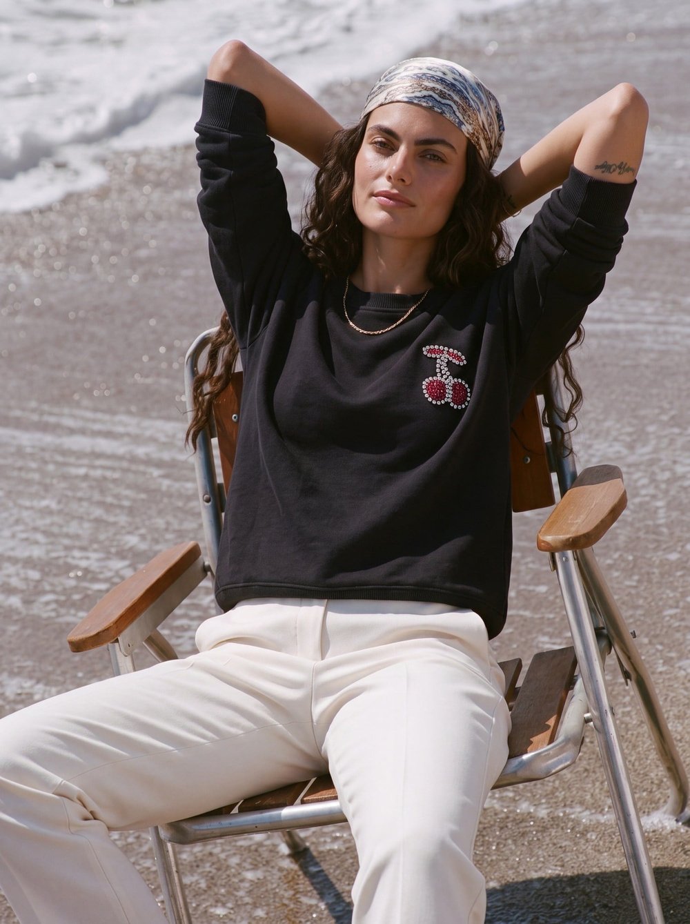 Siyah Kiraz Taşlı Sweatshirt