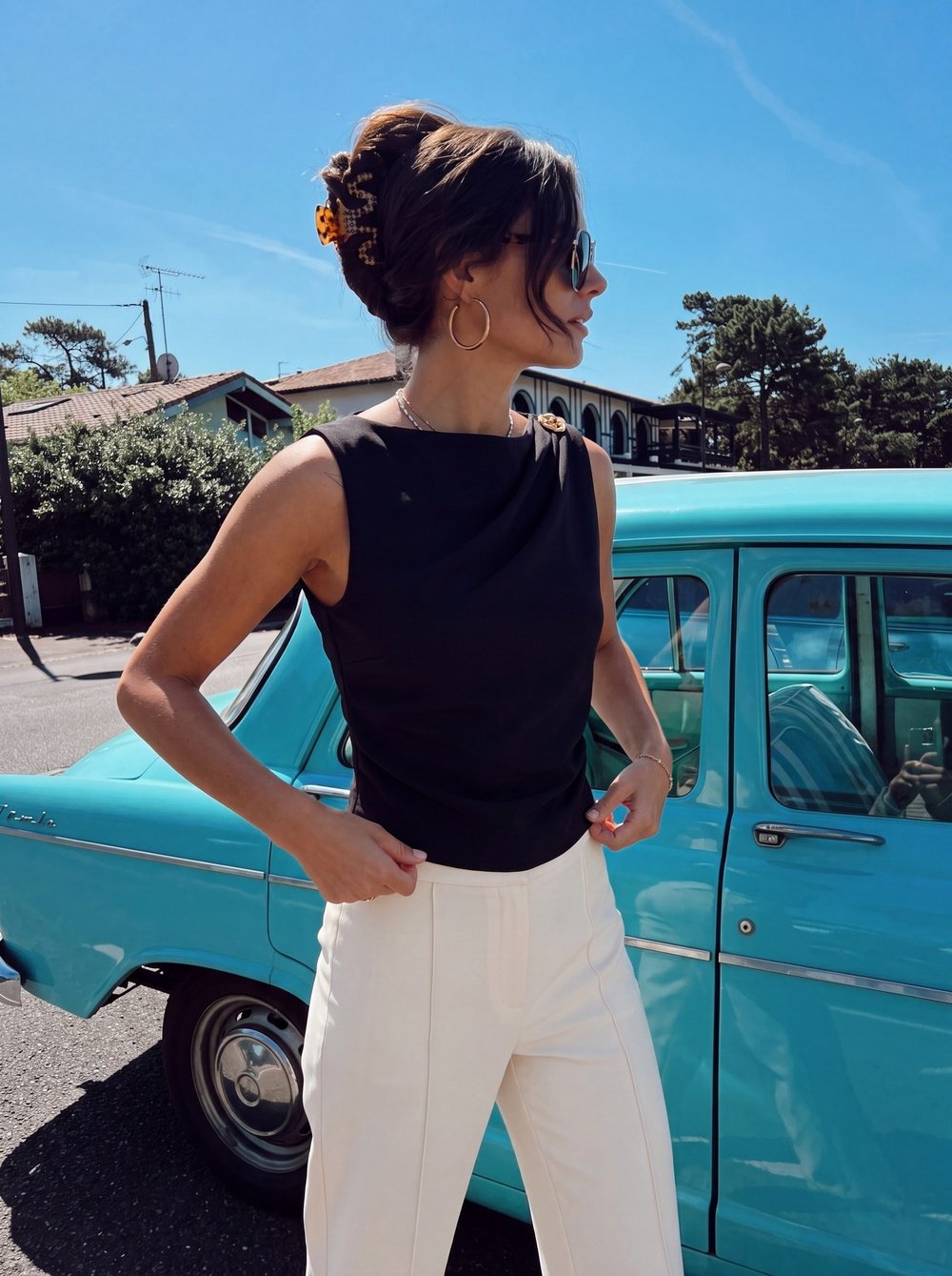 Siyah Metal Aksesuarlı Drape Bluz