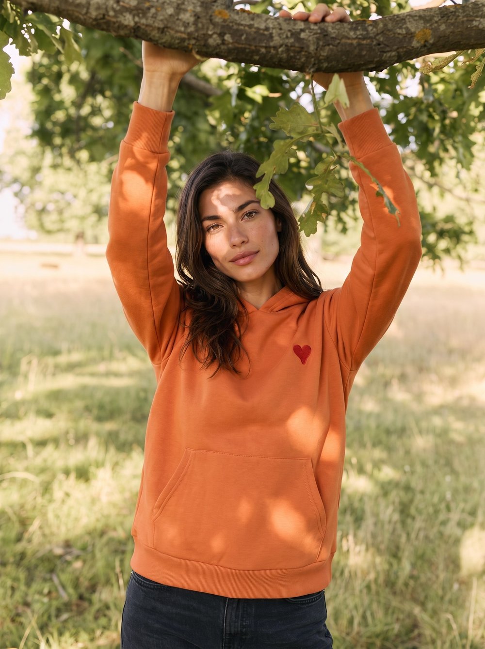 Turuncu Kalp Nakışlı Kapüşonlu Sweatshirt