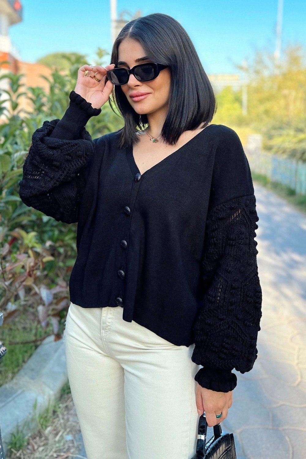 siyah-ponponlu-triko-hirka-f2a4da.jpg